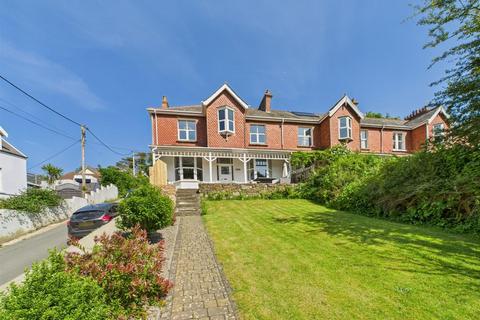 6 bed property, in Woodlands, £499,500