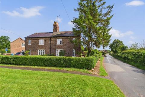 3 bed property, in 38 Thorpe, £255,000