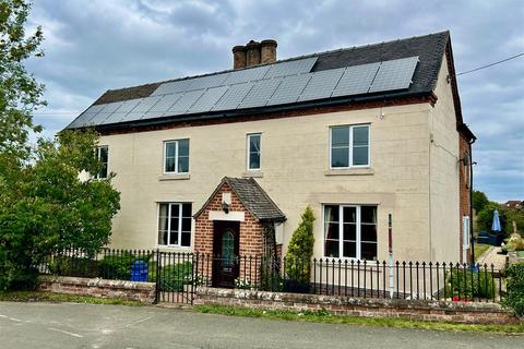 4 bed property, in Wollerton, £545,000