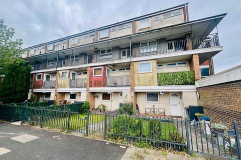 3 bed property, in Arrow Close, £199,999