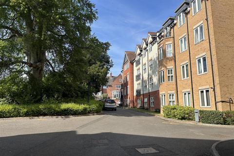1 bed property, in Flat 3, £100,000