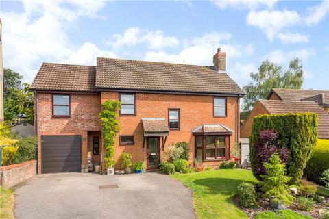 4 bed property, in Hughes Close, £625,000