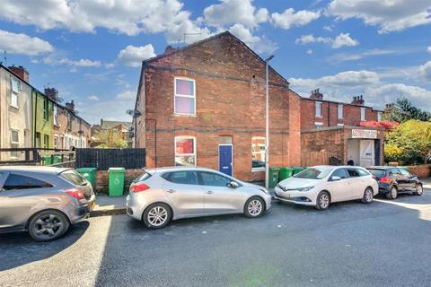 2 bed property, in Egypt Road, £130,000