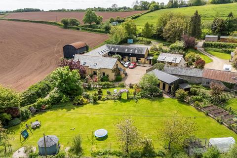 5 bed property, in Washfield, £975,000