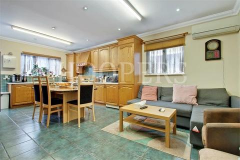 4 bed property, in North Circular Road, £650,000