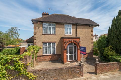 4 bed property, in Lowick Road, £795,000