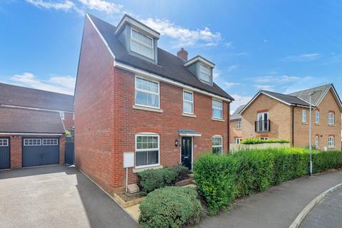 5 bed property, in Miles Way, £675,000