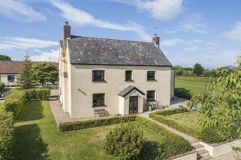 5 bed property, in Southbrook Lane, £1,250,000