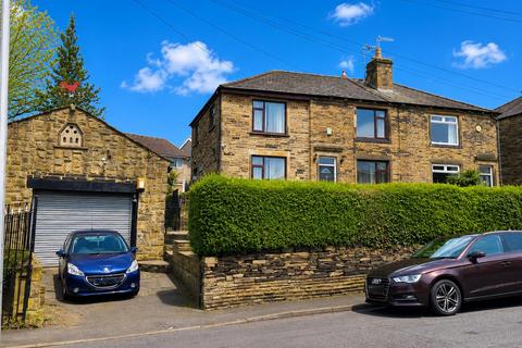 4 bed property, in Apperley Road, £300,000