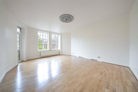 2 bed property, in Clive Court, £625,000