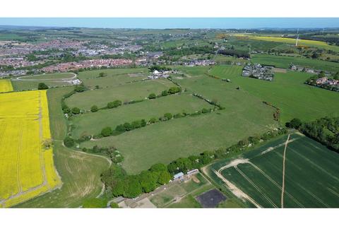 2 bed property, in High Jobs Hill Farm, £695,000
