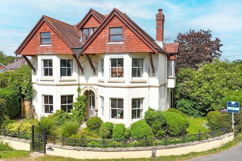 6 bed property, in Waters Green, £1,395,000