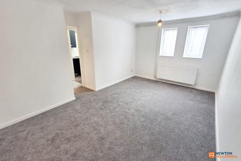 2 bed property, in Axiom Avenue, £120,000