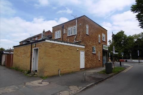 3 bed property, in High Street, £500,000