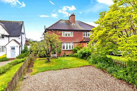 3 bed property, in Colvers, £525,000