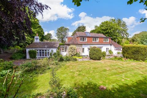 3 bed property, in Halletts Shute, £695,000
