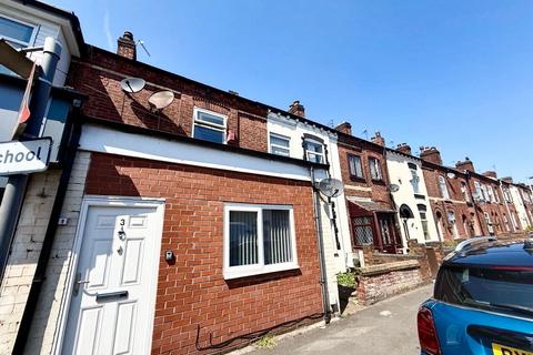 2 bed property, in Pendlebury Road, £130,000