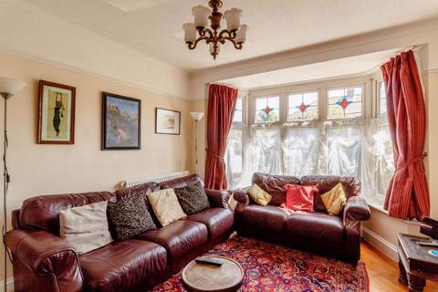3 bed property, in Cleveland Gardens, £675,000