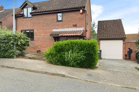 3 bed property, in Grantham Crescent, £374,950