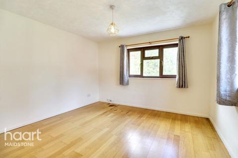 1 bed property, in Peacock Mews, £220,000