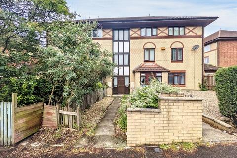 2 bed property, in Hallow Drive, £50,000