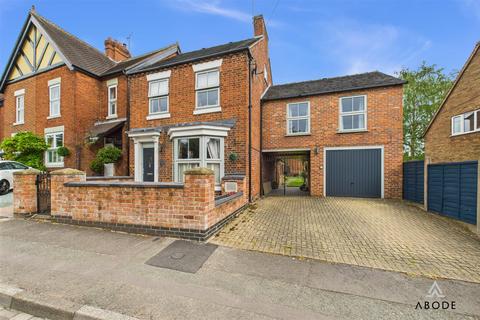 4 bed property, in Stone Road, £440,000