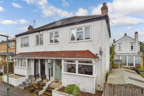 2 bed property, in Caledon Road, £250,000