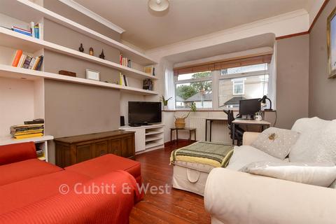 2 bed property, in Caledon Road, £250,000