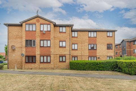2 bed property, in Acworth Close, £239,995