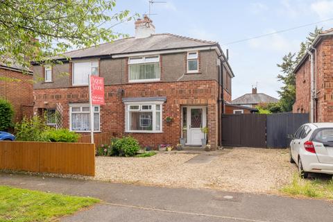 3 bed property, in Rochford Crescent, £175,000
