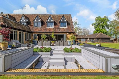 5 bed property, in Crafton, £3,000,000