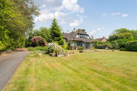 4 bed property, in Hindhead, £1,000,000