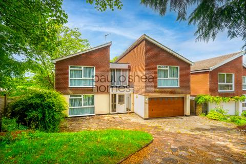 5 bed property, in Higher Drive, £675,000
