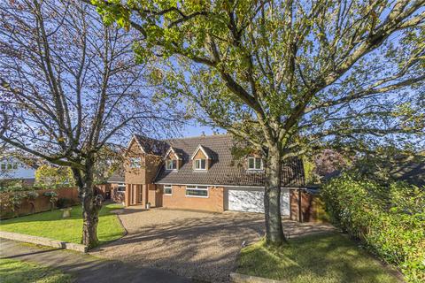 4 bed property, in Oakway, £850,000