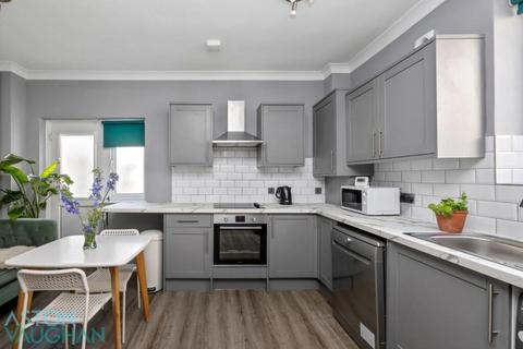 6 bed property, in Goldstone Street, £500,000