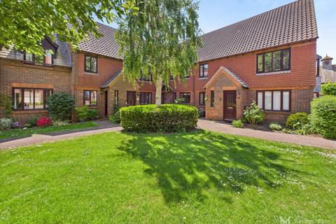 2 bed property, in Church Bailey, £160,000