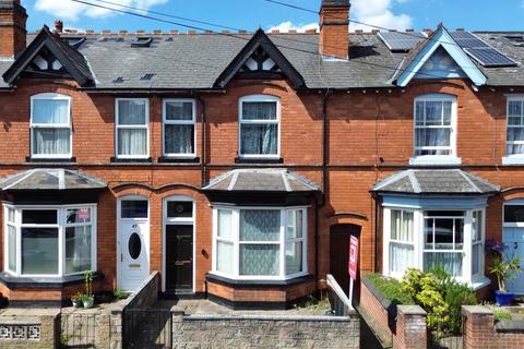 3 bed property, in Heathfield Road, £240,000