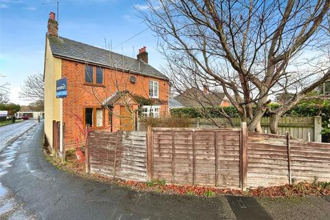 2 bed property, in Tweseldown Road, £240,000