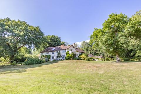 6 bed property, in Court-At-Street, £1,350,000