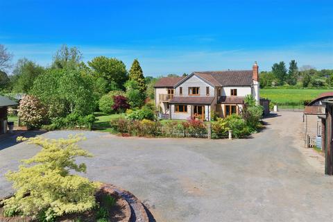 4 bed property, in Monmarsh Farm, £895,000