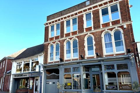 6 bed property, in High Street, £1,300,000