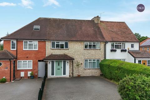 3 bed property, in Mount Pleasant Lane, £660,000