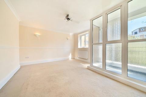 3 bed property, in Innes Gardens, £340,000
