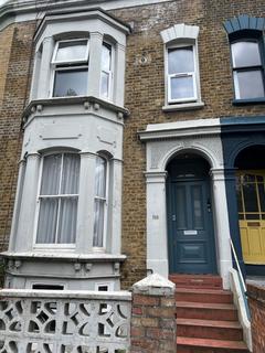 1 bed property, in Powerscroft Road, £260,000