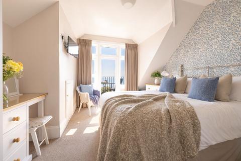 8 bed property, in Royal Parade, £775,000