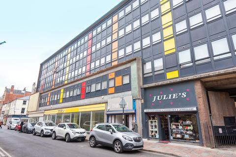 1 bed property, in South Street, £60,000