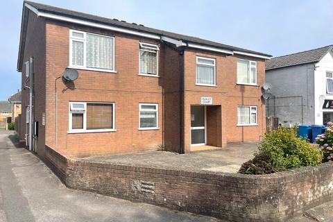 2 bed property, in Sea View Road, £179,950