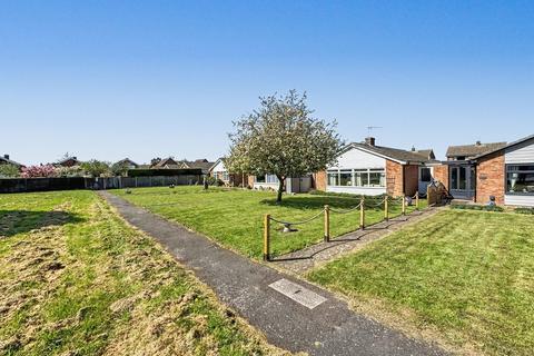3 bed property, in Mayfield Way, £260,000