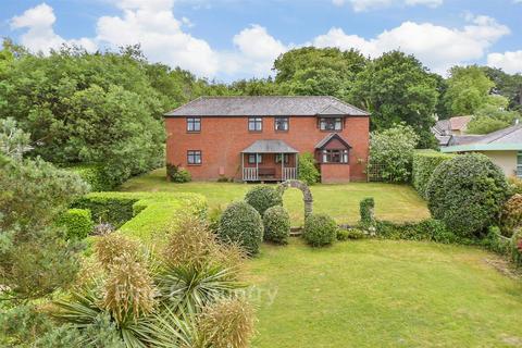 2 bed property, in Fishbourne Lane, £750,000