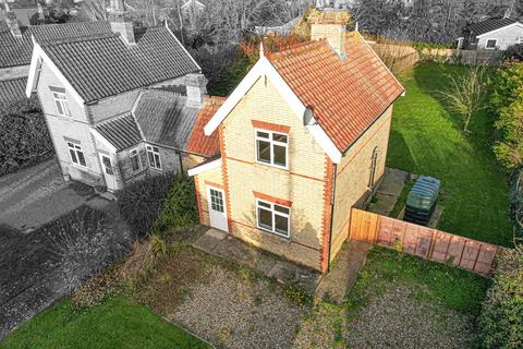 2 bed property, in High Street, £339,000